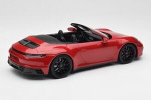 Porsche 911 992 Carrera 4 GTS Kabriolett Punane Minichamps 1:18 155063032 Metall - pilt 2/6