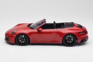 Porsche 911 992 Carrera 4 GTS Kabriolett Punane Minichamps 1:18 155063032 Metall - pilt 3/6