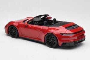Porsche 911 992 Carrera 4 GTS Kabriolett Punane Minichamps 1:18 155063032 Metall - pilt 5/6