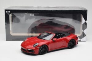 Porsche 911 992 Carrera 4 GTS Kabriolett Punane Minichamps 1:18 155063032 Metall - pilt 6/6