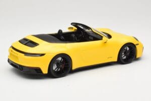 Porsche 911 992 Carrera 4 GTS Kabriolett Kollane Minichamps 1:18 155063030 Metall - pilt 2/6
