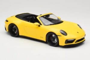 Porsche 911 992 Carrera 4 GTS Kabriolett Kollane Minichamps 1:18 155063030 Metall - pilt 4/6
