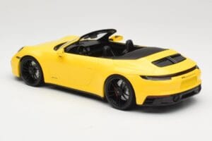 Porsche 911 992 Carrera 4 GTS Kabriolett Kollane Minichamps 1:18 155063030 Metall - pilt 5/6