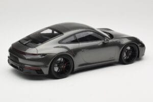 Porsche 911 992 Carrera 4 GTS Green Metallic Minichamps 1:18 155063101 Metall - pilt 2/6