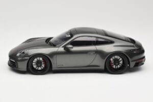 Porsche 911 992 Carrera 4 GTS Green Metallic Minichamps 1:18 155063101 Metall - pilt 3/6