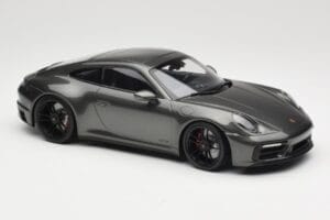 Porsche 911 992 Carrera 4 GTS Green Metallic Minichamps 1:18 155063101 Metall - pilt 4/6