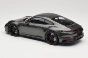 Porsche 911 992 Carrera 4 GTS Green Metallic Minichamps 1:18 155063101 Metall - pilt 5/6