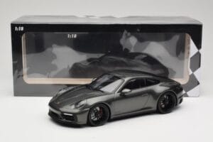 Porsche 911 992 Carrera 4 GTS Green Metallic Minichamps 1:18 155063101 Metall - pilt 6/6