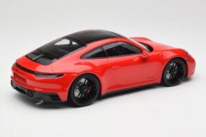 Porsche 911 992 Carrera 4 GTS Punane Minichamps 1:18 155063100 Metall - pilt 2/6