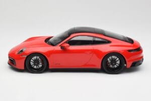 Porsche 911 992 Carrera 4 GTS Punane Minichamps 1:18 155063100 Metall - pilt 3/6