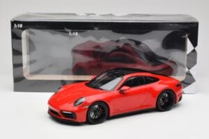 Porsche 911 992 Carrera 4 GTS Punane Minichamps 1:18 155063100 Metall - pilt 6/6