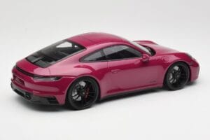 Porsche 911 992 Carrera 4 GTS Rubystar Minichamps 1:18 155063102 Metall - pilt 2/6