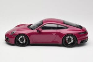 Porsche 911 992 Carrera 4 GTS Rubystar Minichamps 1:18 155063102 Metall - pilt 3/6