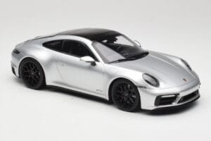 Porsche 911 992 Carrera 4 GTS Hõbedane Minichamps 1:18 155063104 Metall - pilt 4/6