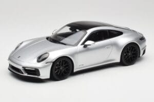 Porsche 911 992 Carrera 4 GTS Hõbedane Minichamps 1:18 155063104 Metall