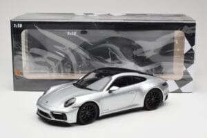 Porsche 911 992 Carrera 4 GTS Hõbedane Minichamps 1:18 155063104 Metall - pilt 6/6