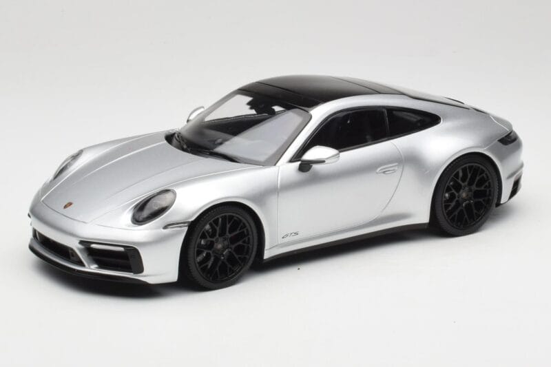Porsche 911 992 Carrera 4 GTS Hõbedane Minichamps 1:18 155063104 Metall