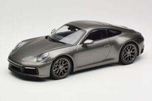 Porsche 911 992 Carrera 4S Aventurine Green Metallic Minichamps 1:18 155067328 Metall