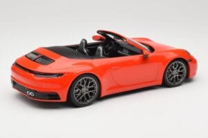 Porsche 911 992 Carrera 4S Kabriolett Oranž Minichamps 1:18 155067334 Metall - pilt 2/6