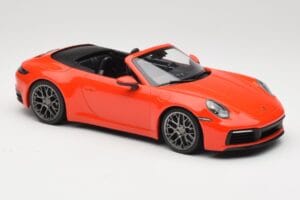 Porsche 911 992 Carrera 4S Kabriolett Oranž Minichamps 1:18 155067334 Metall - pilt 4/6