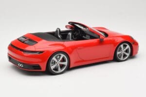 Porsche 911 992 Carrera 4S Kabriolett Punane Minichamps 1:18 155067331 Metall - pilt 2/6