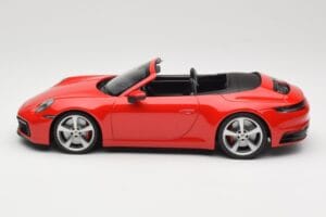 Porsche 911 992 Carrera 4S Kabriolett Punane Minichamps 1:18 155067331 Metall - pilt 3/6