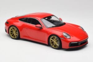 Porsche 911 992 Carrera 4S Guards Punane & Kuldsed Rattad Minichamps 1:18 153067328 Metall - pilt 4/6