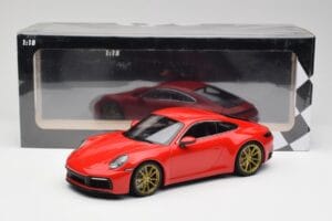 Porsche 911 992 Carrera 4S Guards Punane & Kuldsed Rattad Minichamps 1:18 153067328 Metall - pilt 6/6