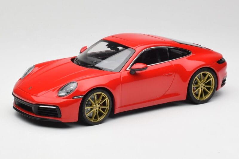Porsche 911 992 Carrera 4S Guards Punane & Kuldsed Rattad Minichamps 1:18 153067328 Metall