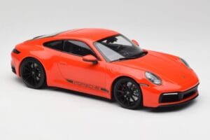 Porsche 911 992 Carrera 4S Lava Oranž Minichamps 1:18 155067327 Metall - pilt 4/6