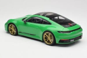 Porsche 911 992 Carrera 4S Python Green Minichamps 1:18 155067325 Metall - pilt 5/6
