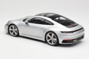 Porsche 911 992 Carrera 4S Hõbe Minichamps 1:18 155067322 Metall - pilt 5/6