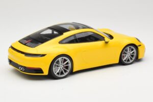 Porsche 911 992 Carrera 4S Kollane Minichamps 1:18 155067320 Metall - pilt 2/6