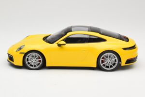 Porsche 911 992 Carrera 4S Kollane Minichamps 1:18 155067320 Metall - pilt 3/6
