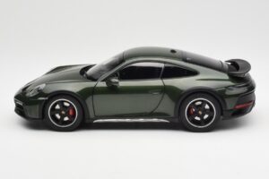 Porsche 911 992 Dakar Oak Roheline Metallik Norev 1:18 187241 Metall - pilt 4/9