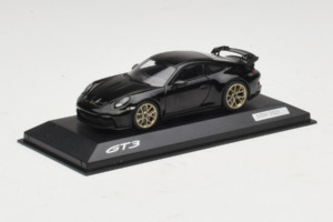 Porsche 911 992 GT3 Must Kuldsete Velgedega Minichamps 1:43 WAP0201520M007 Metall - pilt 2/4