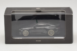 Porsche 911 992 GT3 Must Kuldsete Velgedega Minichamps 1:43 WAP0201520M007 Metall - pilt 4/4