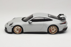 Porsche 911 992 GT3 Chalk Kuldsed Veljed Minichamps 1:18 117069001 Metall - pilt 3/6