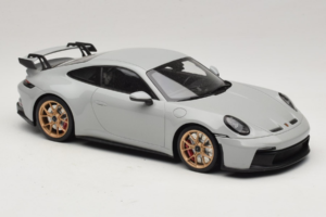 Porsche 911 992 GT3 Chalk Kuldsed Veljed Minichamps 1:18 117069001 Metall - pilt 4/6