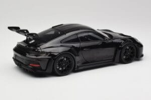 Porsche 911 992 GT3 RS Must & Mustad Veljed Concept Minichamps 1:18 911992003 Metall - pilt 3/8