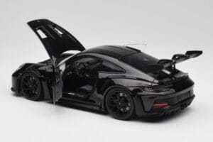 Porsche 911 992 GT3 RS Must & Mustad Veljed Concept Minichamps 1:18 911992003 Metall - pilt 5/8