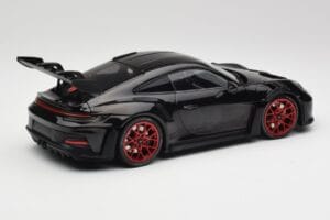 Porsche 911 992 GT3 RS Must & Punased Rattad & Must Dekoor Minichamps 1:18 153062240 Metall - pilt 2/6