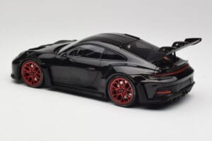 Porsche 911 992 GT3 RS Must & Punased Rattad & Must Dekoor Minichamps 1:18 153062240 Metall - pilt 5/6