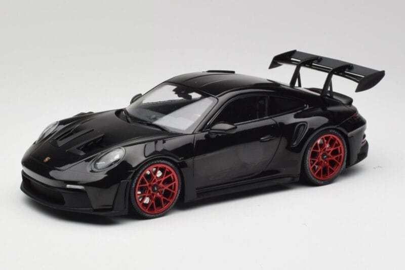 Porsche 911 992 GT3 RS Must & Punased Rattad & Must Dekoor Minichamps 1:18 153062240 Metall