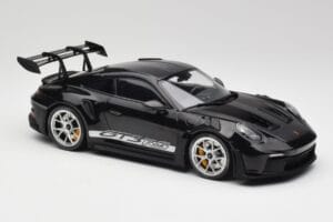 Porsche 911 992 GT3 RS Must Hõbedaste Velgedega Minichamps 1:18 155062231 Metall - pilt 4/6