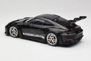 Porsche 911 992 GT3 RS Must Hõbedaste Velgedega Minichamps 1:18 155062231 Metall - pilt 5/6