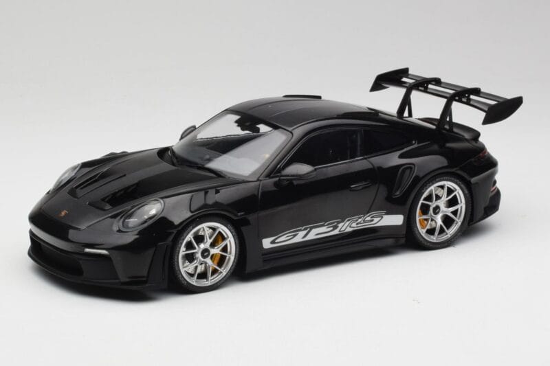 Porsche 911 992 GT3 RS Must Hõbedaste Velgedega Minichamps 1:18 155062231 Metall