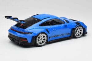 Porsche 911 992 GT3 RS Sinine & Hõbedased Rattad & Must Dekoor Minichamps 1:18 153062234 Metall - pilt 2/6
