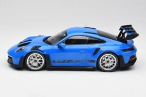 Porsche 911 992 GT3 RS Sinine & Hõbedased Rattad & Must Dekoor Minichamps 1:18 153062234 Metall - pilt 3/6