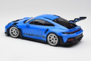 Porsche 911 992 GT3 RS Sinine & Hõbedased Rattad & Must Dekoor Minichamps 1:18 153062234 Metall - pilt 5/6